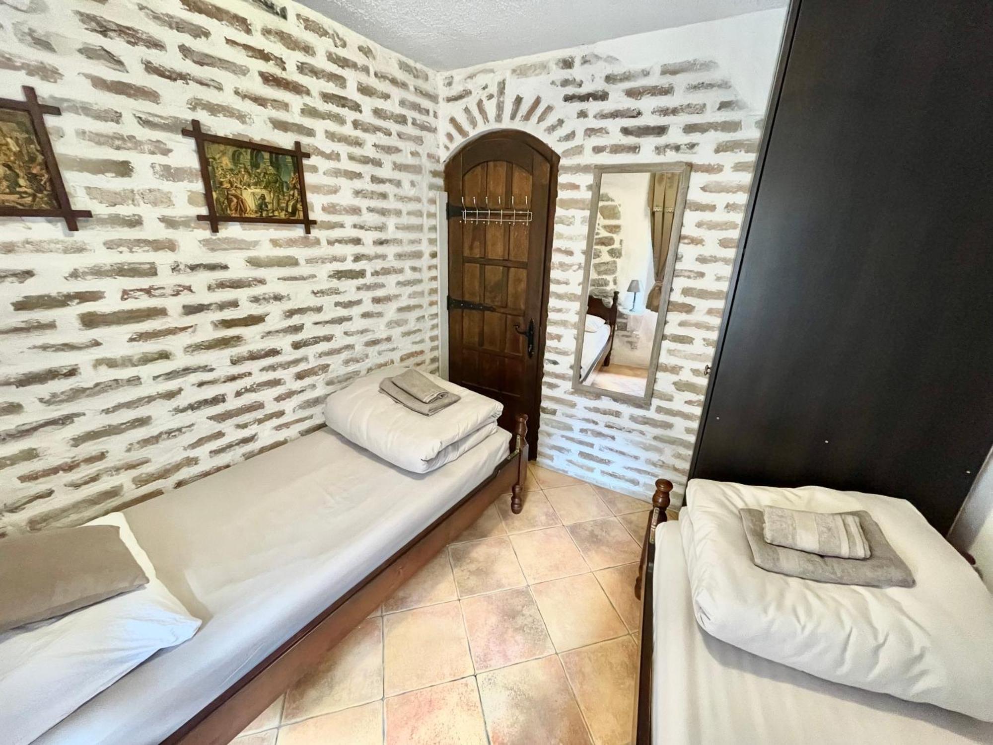 Old Town House With Private Garden Apartman *