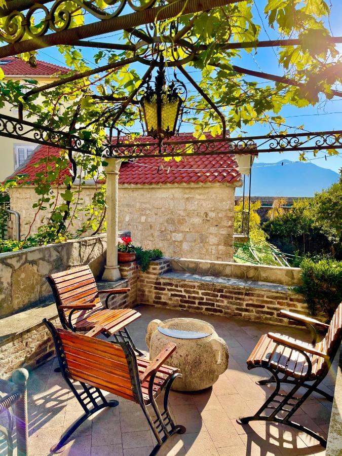 Old Town House With Private Garden Apartment Budva