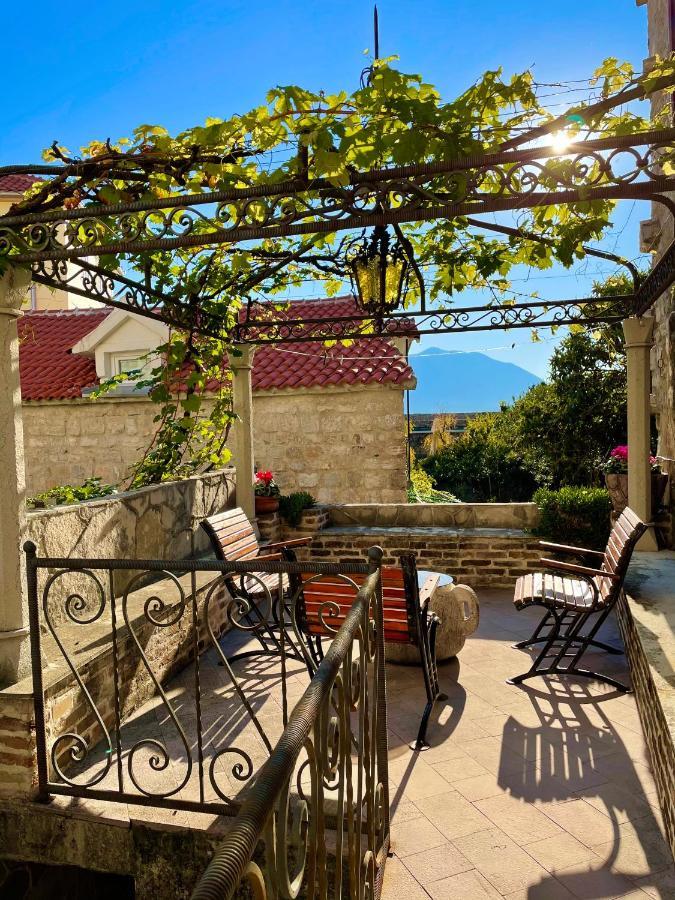 Old Town House With Private Garden Apartment *