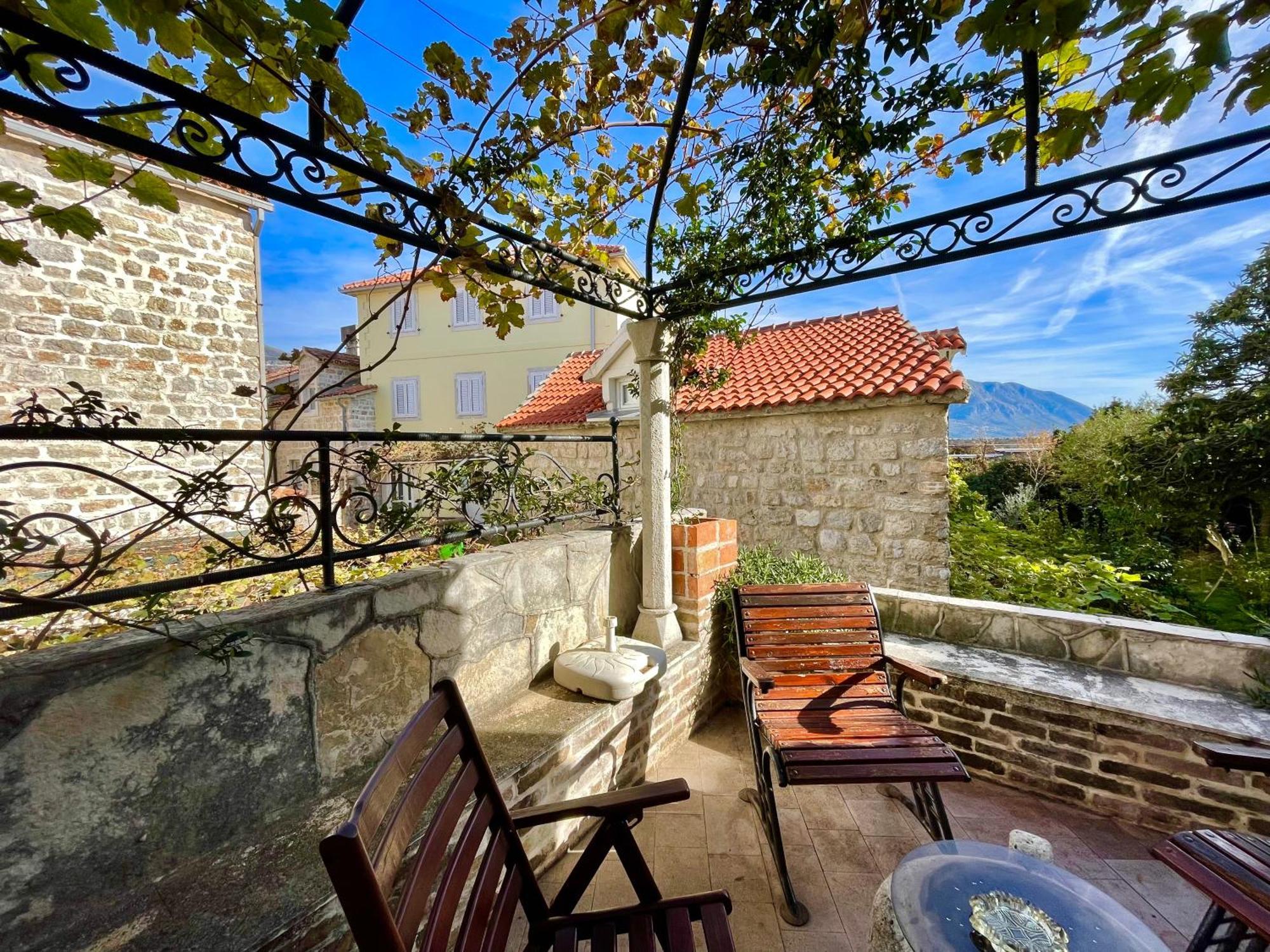 Old Town House With Private Garden Budva