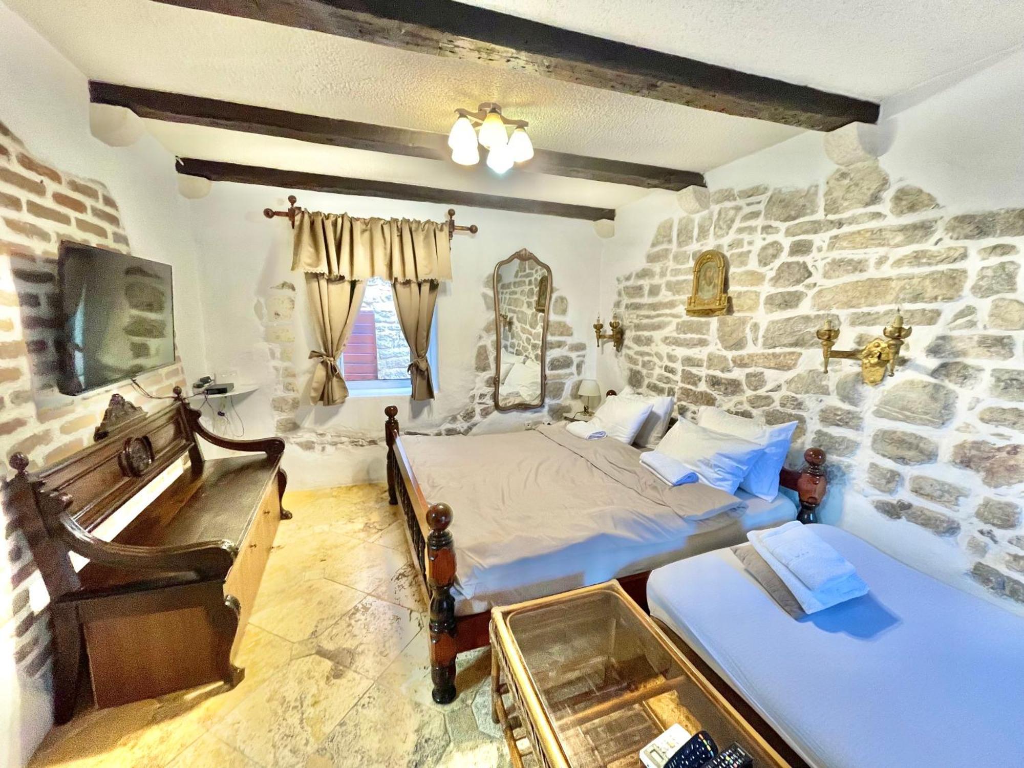 Old Town House With Private Garden *