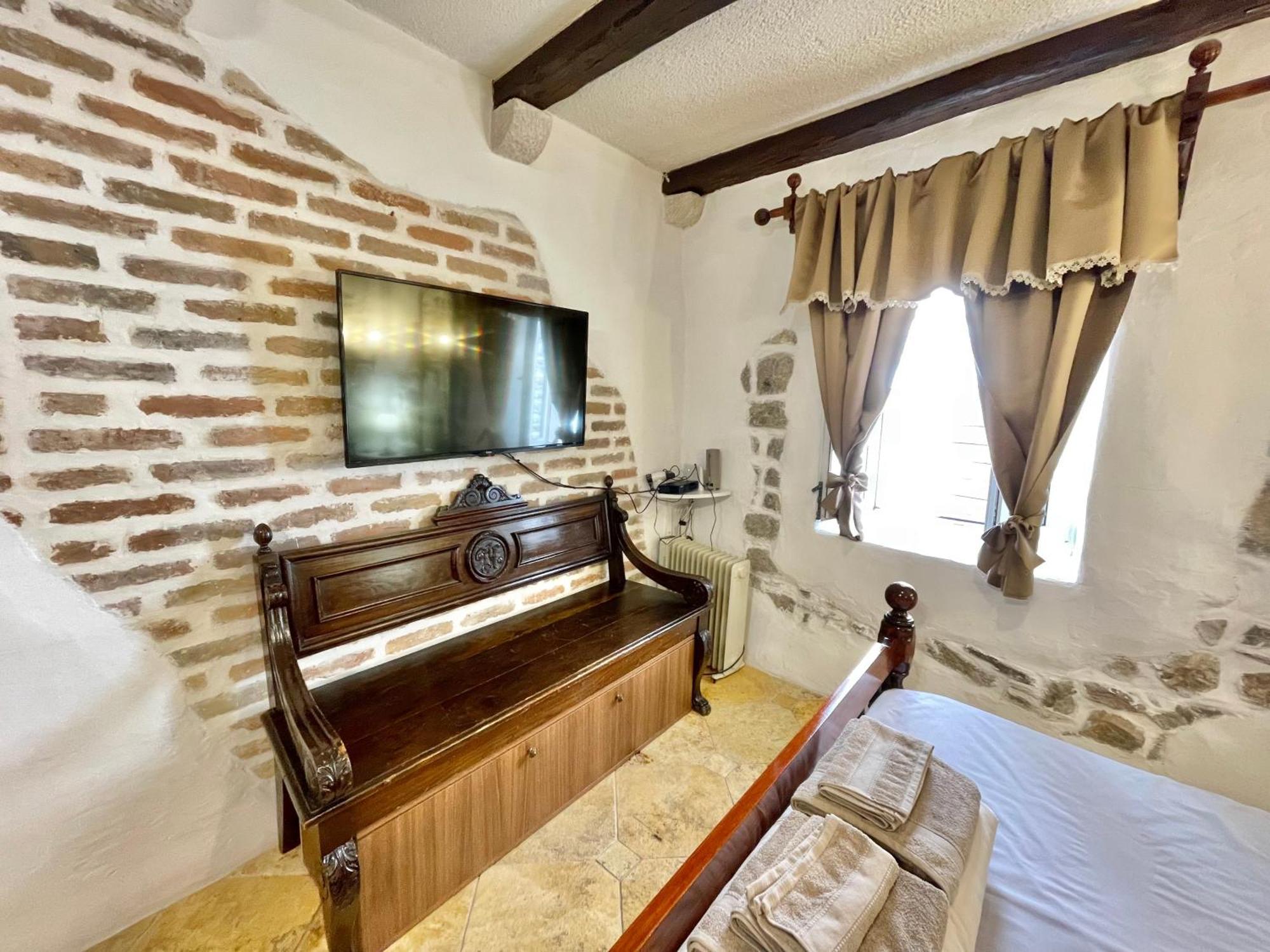Old Town House With Private Garden *