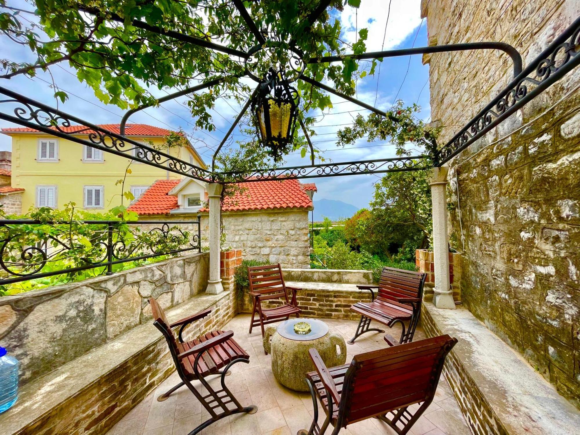 Old Town House With Private Garden Apartment