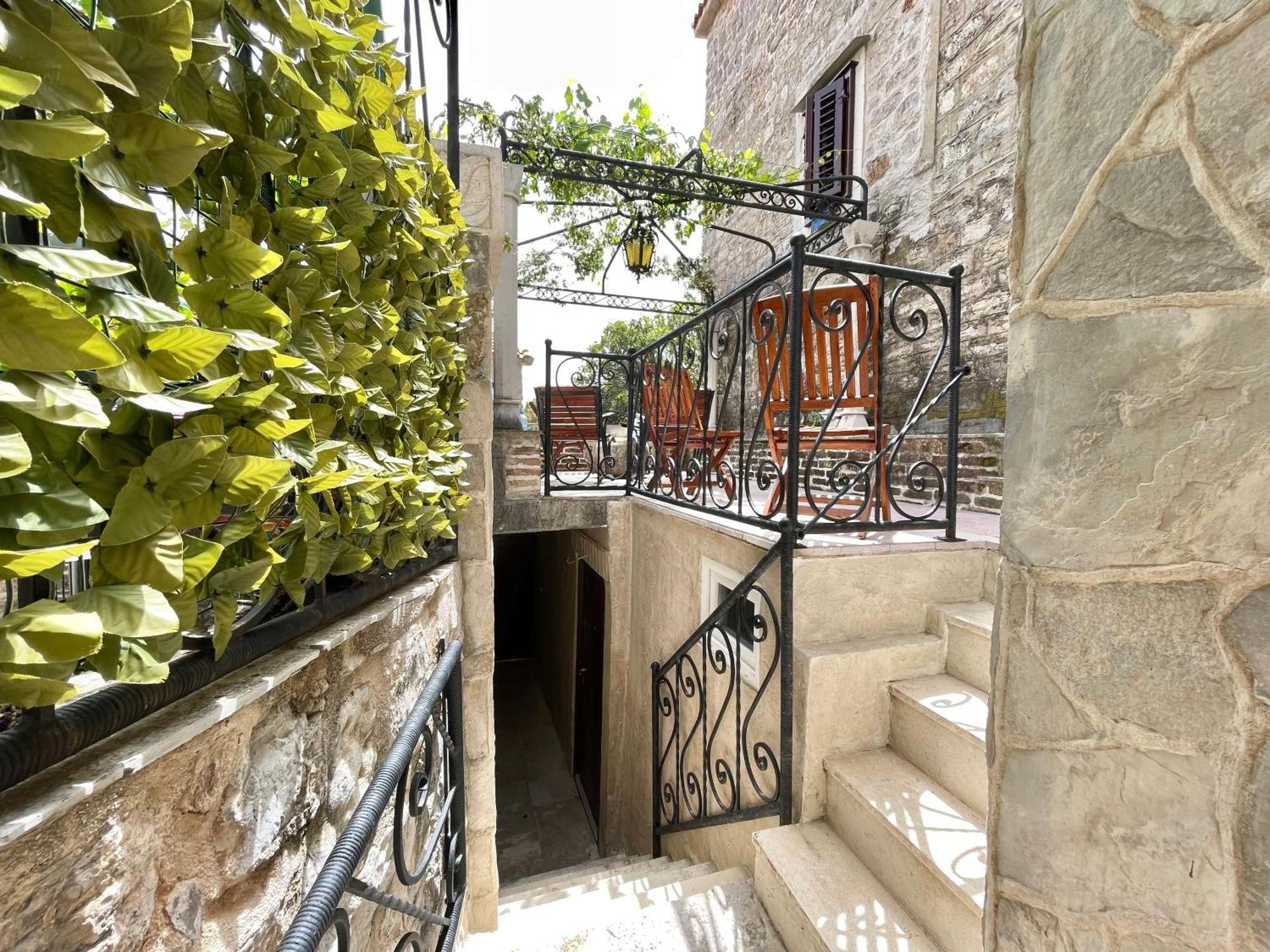Apartment Old Town House With Private Garden