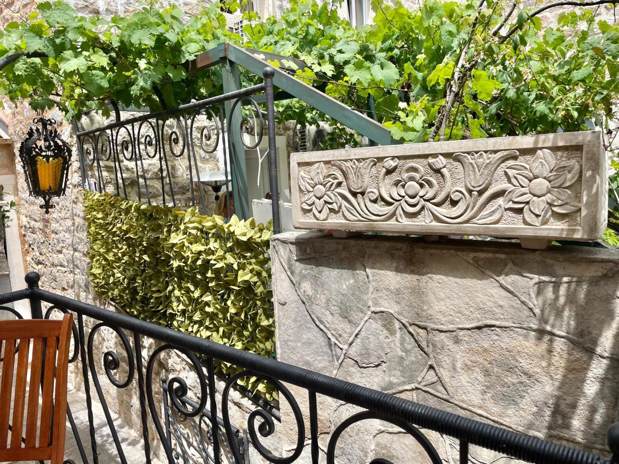 Apartment Old Town House With Private Garden Budva