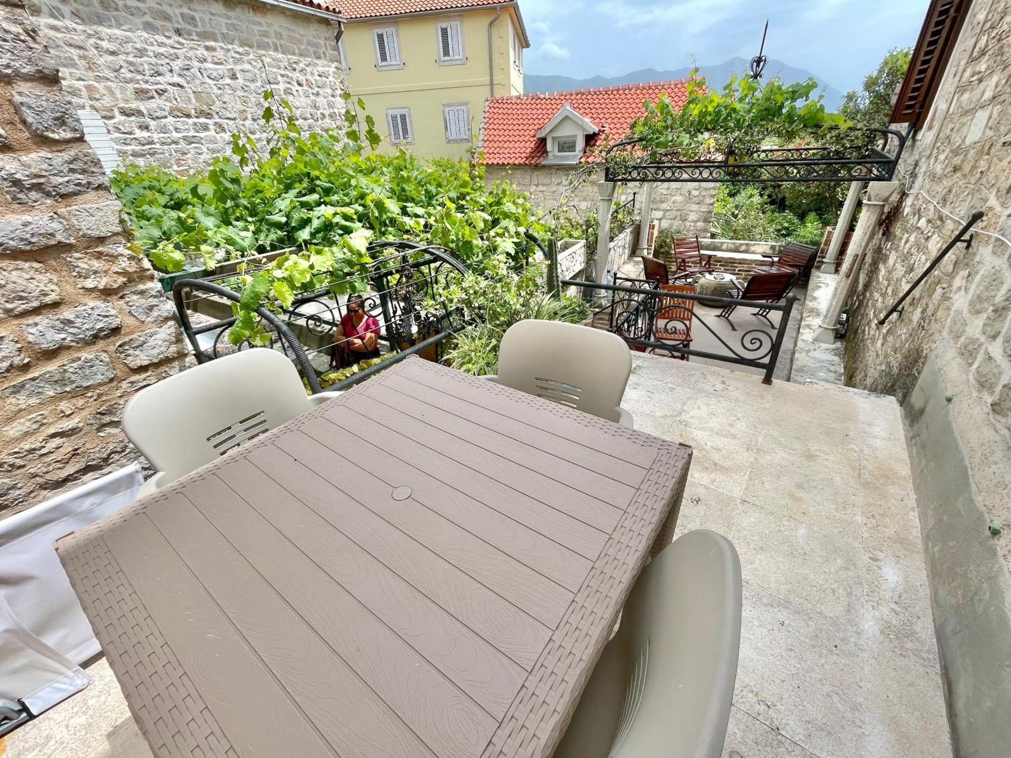 Apartment Old Town House With Private Garden